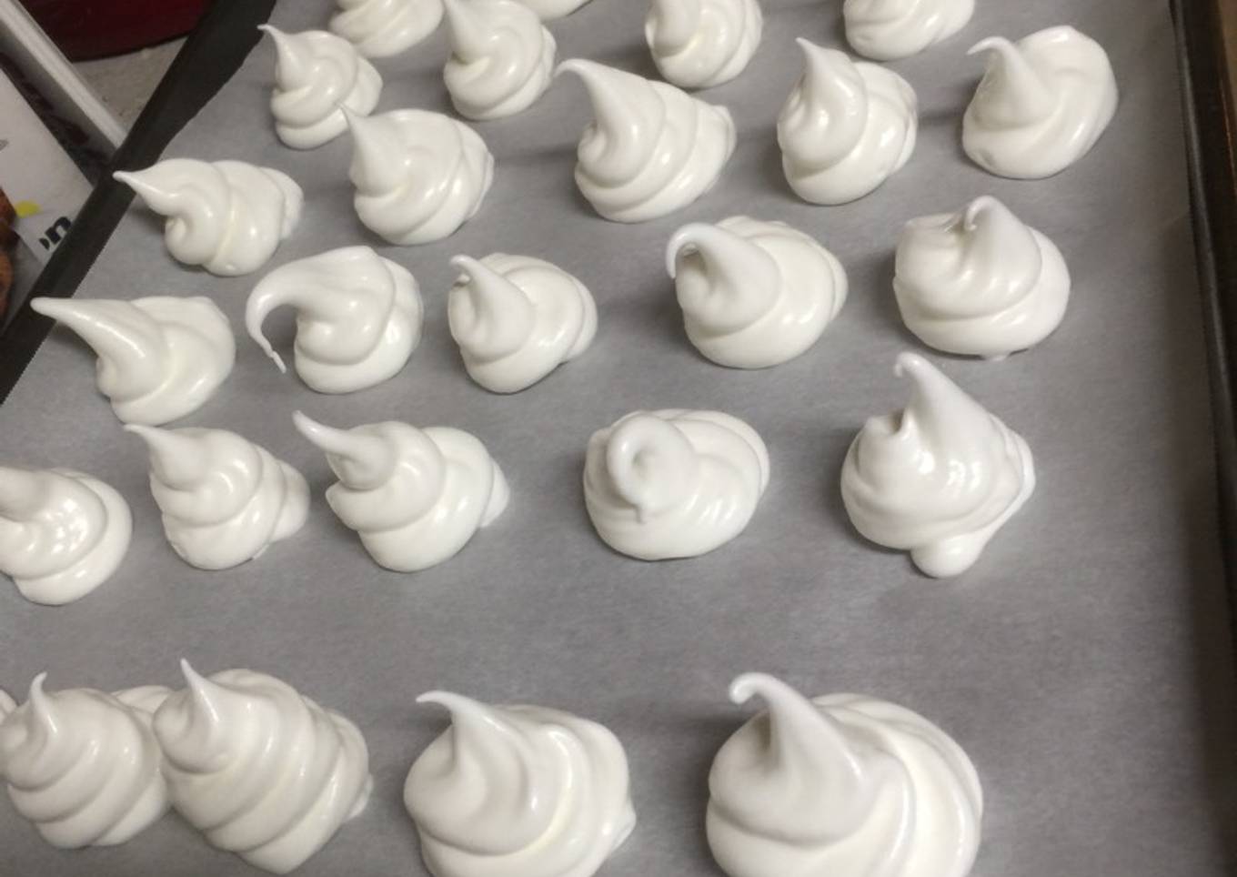 Snowy mountain meringue cookies