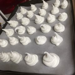 A picture of Snowy mountain meringue cookies.
