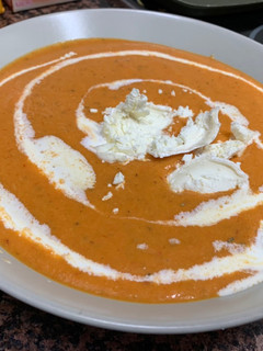 Una foto de Sopa de tomate asados con queso de cabra