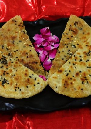 A picture of Urad dal(leftover)ke paranthe.