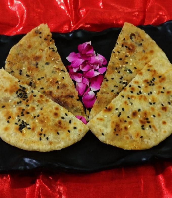 A picture of Urad dal(leftover)ke paranthe.