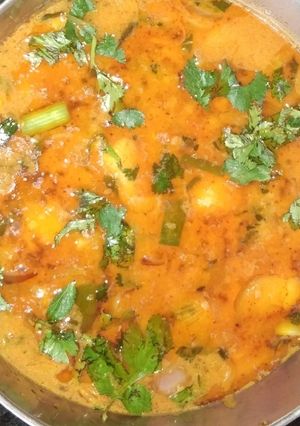 બટાકા નું રસાવાળું શાક (Bataka Rasavalu Shak Recipe In Gujarati) રેસીપી મુખ્ય ફોટો