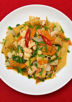 Hình của món Tôm xào váng đậu.