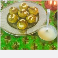 A picture of Makki Ki Roti ke ladoos.