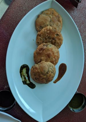 A picture of Matar kachori.