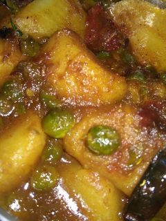আলু মটর কারি রেসিপির প্রধান ছবি