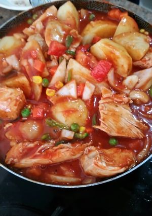Una foto de Pechuga de pollo guisado con papa