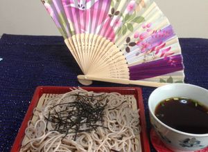 Una foto de Japanense Soba Con Salsa Mentsuyo!!(tsuyo)