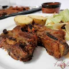 Una foto de Costillas de ternera asadas al horno super tiernas y jugosas