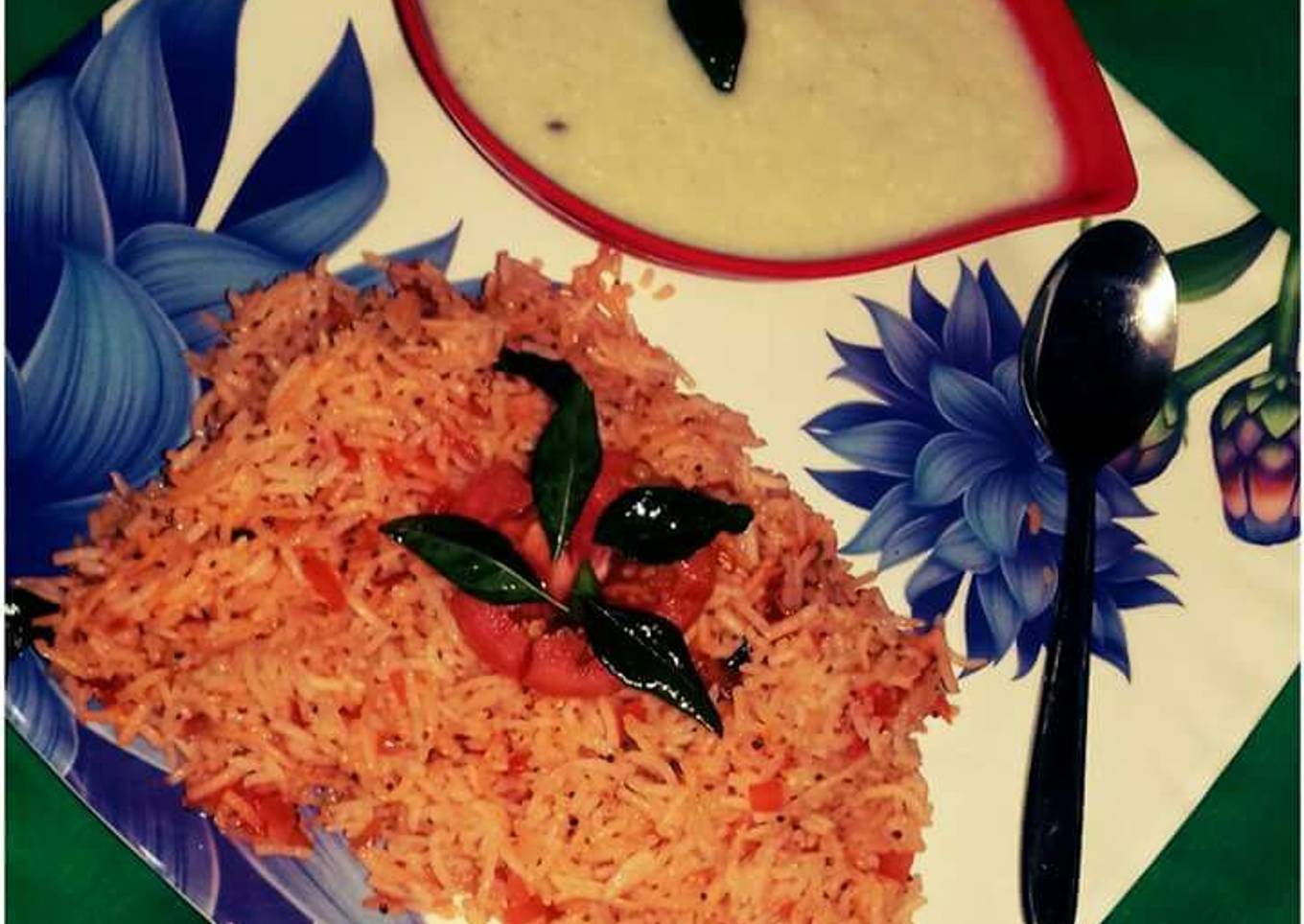 Tomato rice with bottle gourd raita
