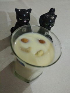 A picture of Mango shake.