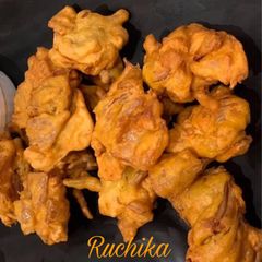 A picture of Crunchy onion pakode.