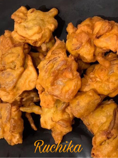 A picture of Crunchy onion pakode.