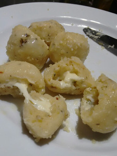 Una foto de Ñoquis de papa rellenos con roquefort