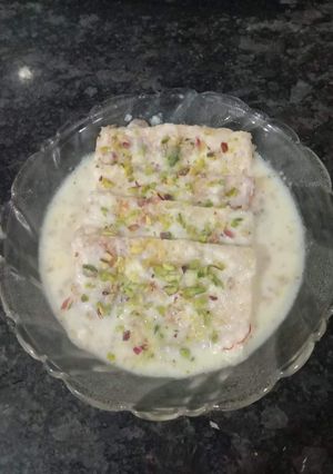 A picture of Shahi tukda.