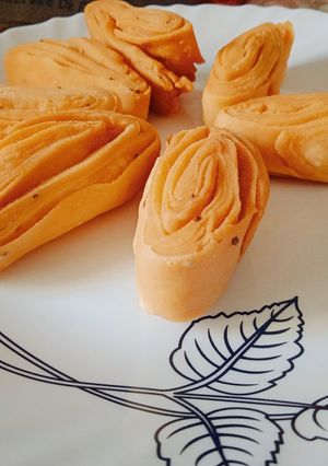 खाजा शेप खस्ते नमकीन(khaza shap khasta namkeen recipe in hindi) रेसिपी मुख्य फोटो