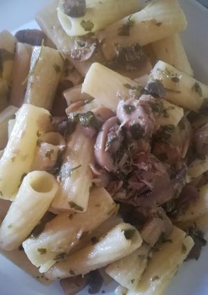Foto di Pasta Funghi tonno e prezzemolo