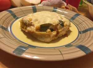 Una foto de Pastel azteca de pollo
