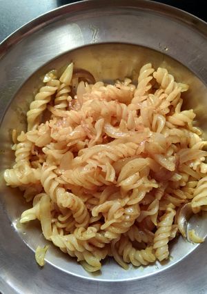 A picture of Onion pasta.