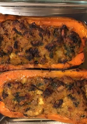 Une photo de Courge butternut farcie porc épinards carotte violette et mozzarella di buffala