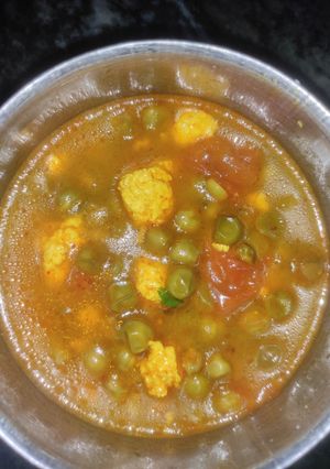 मटर पनीर(matar paneer recipe in hindi) रेसिपी मुख्य फोटो