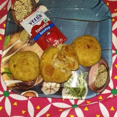 A picture of Fried Cheese baati.