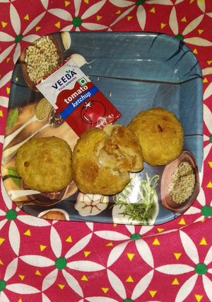 A picture of Fried Cheese baati.