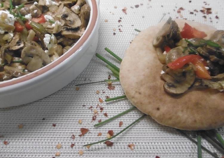 Recipe of Yummy Roasted mushrooms marinated in white wine topped feta cheese