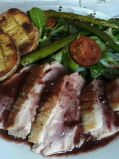 Una foto de Magret de pato con salsa oporto