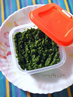 Una foto de Pasta de perejil, ajos y aceite de oliva virgen extra