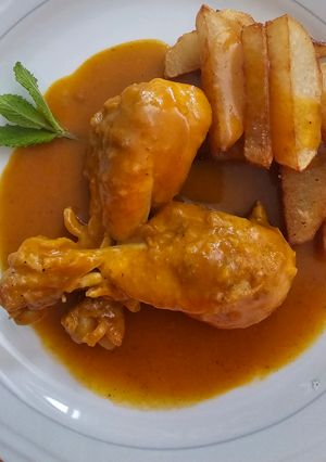 Una foto de Pollo en Salsa