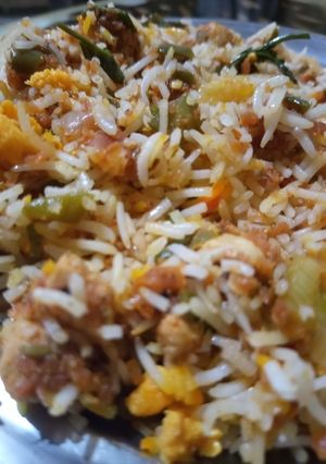 A picture of Chinese biryani.