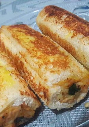 A picture of Bread potatoe spinach roll.