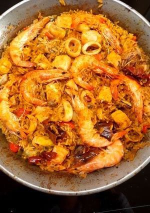 Una foto de Paella de Marisco y Pescado