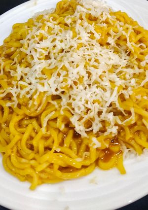 A picture of Cheesy Maggi.