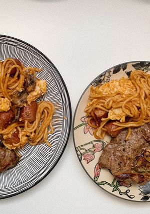 Hình của món Steak và mì ý.