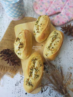 Foto resep Parsley Crusty Bread (Eggless)