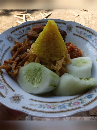 Langkah Gampang Membuat Resep Nasi tumpeng mini bumbu racik ayam yang Lezat Sekali Anti Ribet, Bisa Manjain Lidah