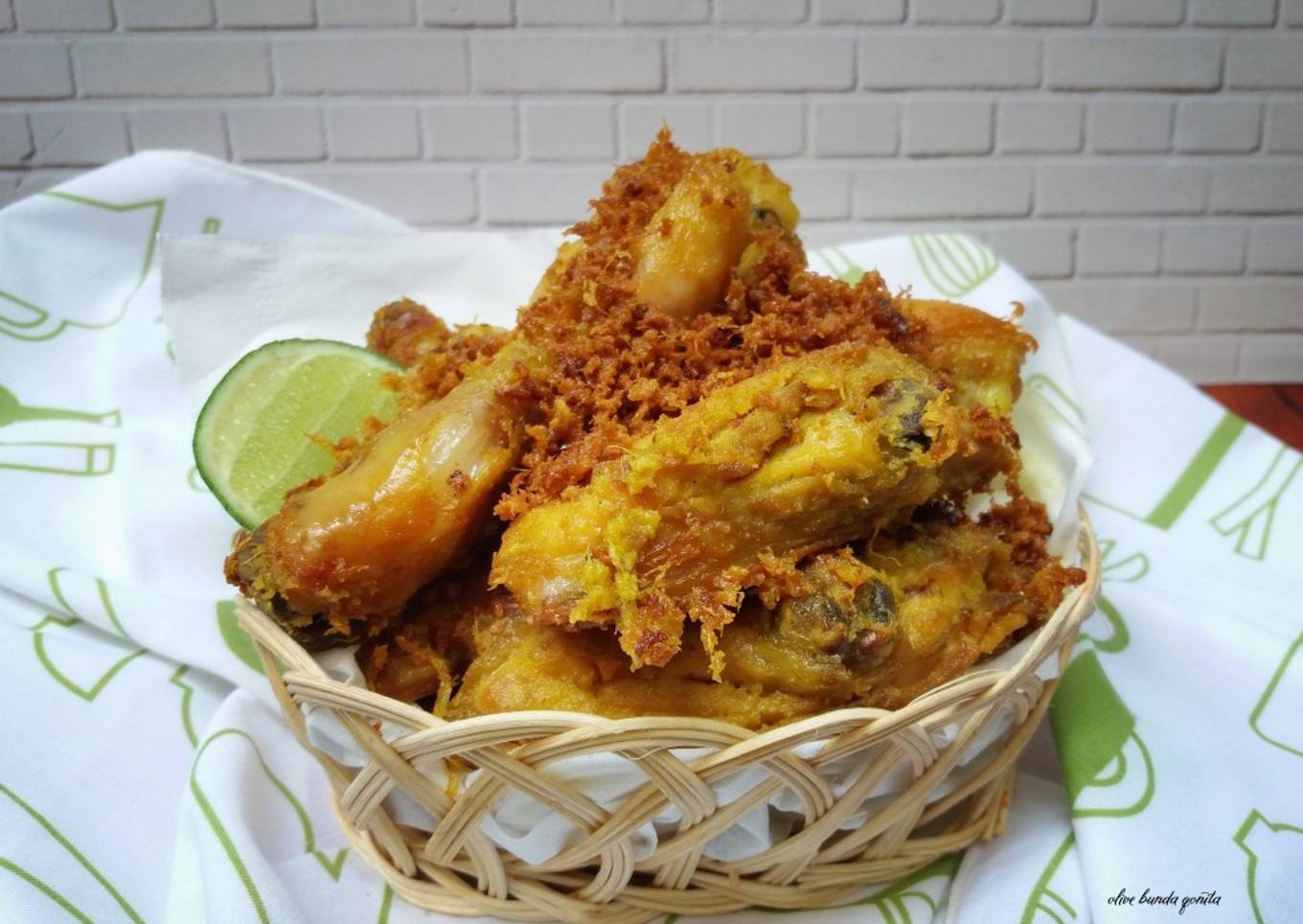 Ayam goreng telur