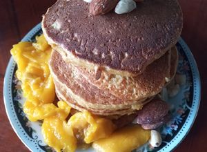 Una foto de Pancakes de avena con mango