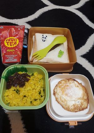 Foto resep 36. Nasi goreng kuning (ide bekal anak)