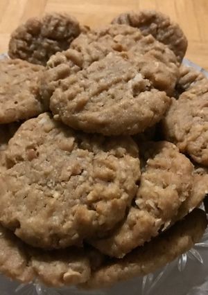 A picture of Peanut butter oatmeal cookies.