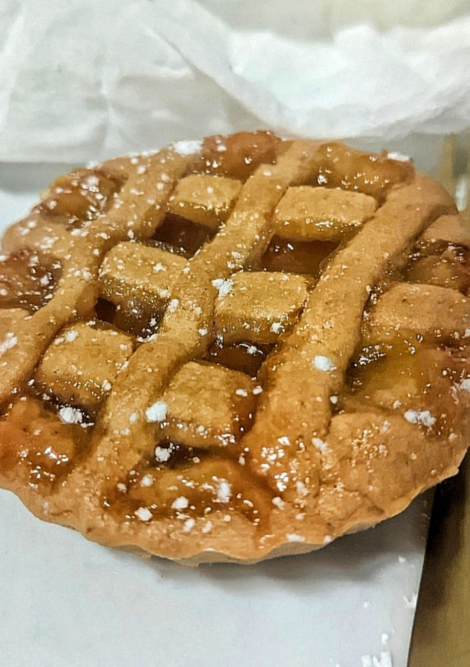 Una foto de Pasta Frola rellena de mermelada de melocotón
