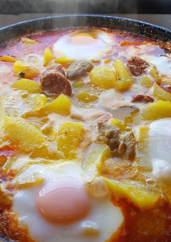 Una foto de Patatas Guisadas con chorizo y costillas
