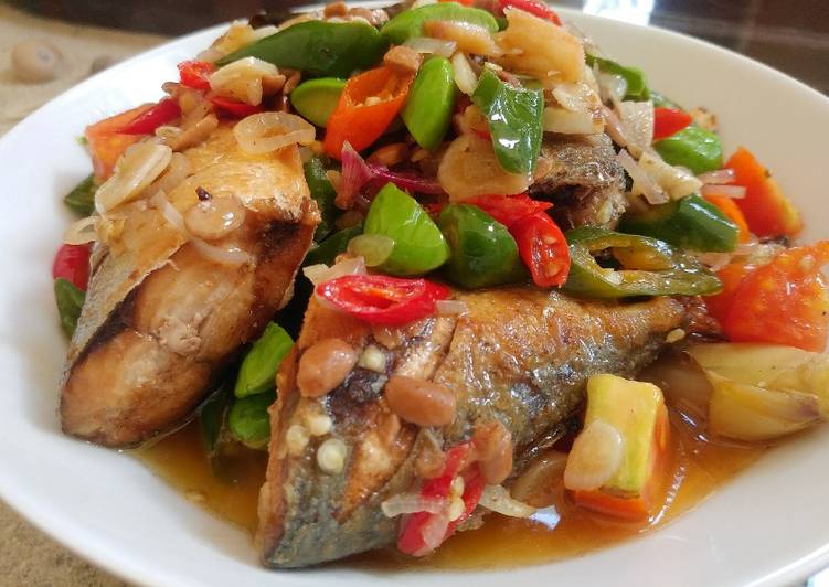 Resep masakan Kembung masak tauco | Cara Masak Kembung masak tauco Yang Enak dan Simpel