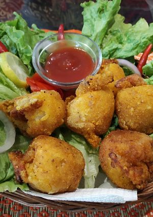 A picture of Prawn stuffed litchi.