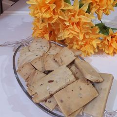 A picture of Almond biscuits.