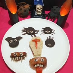 A picture of Easy Halloween Treats Snacks Ideas.