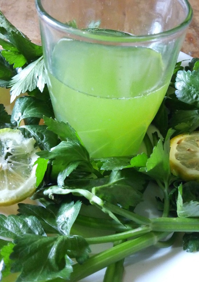 A picture of Celery Lemon juice.