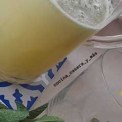 Una foto de Limonada con hierbabuena